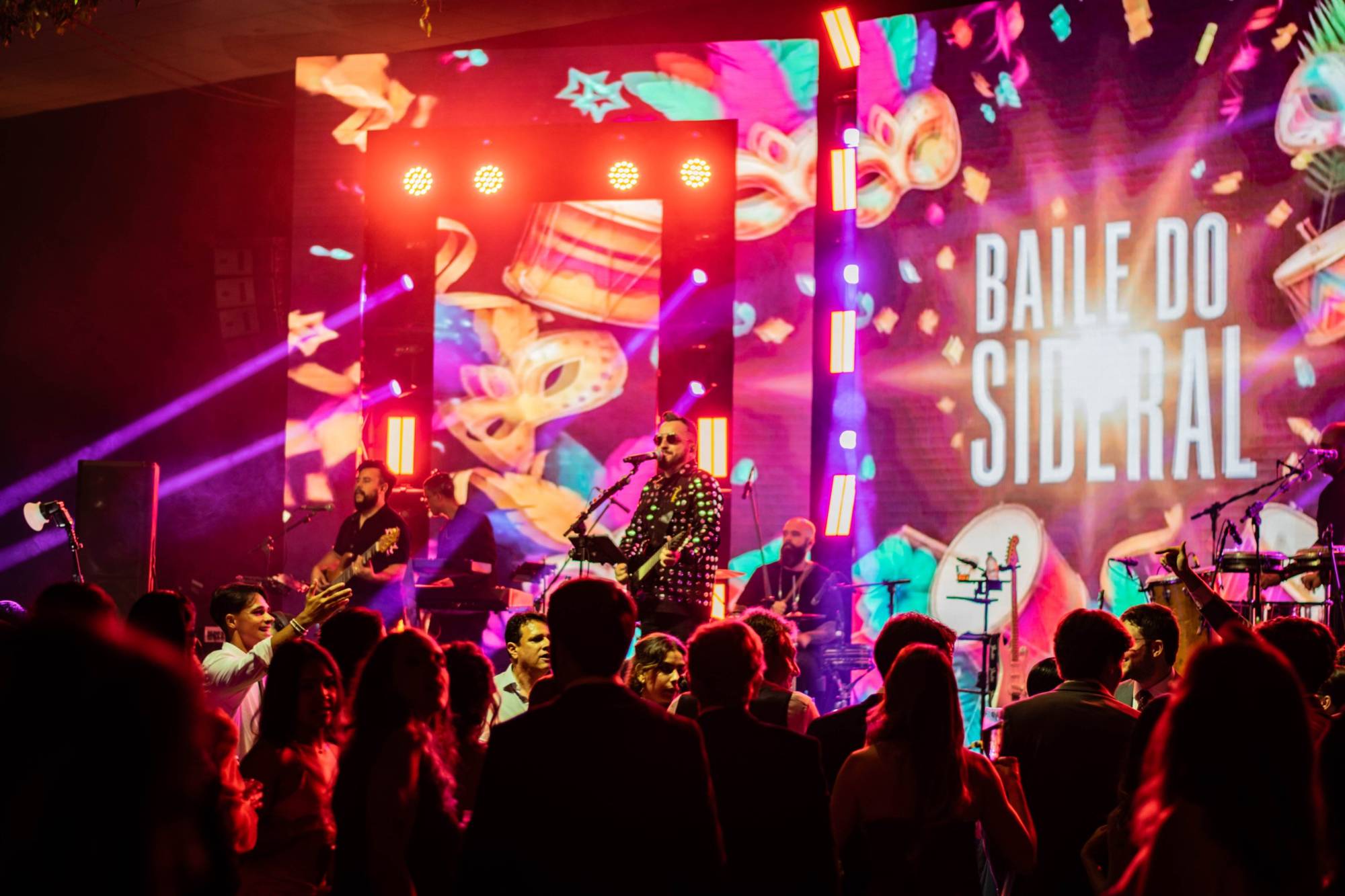 Palco com painel de LED do Baile do Sideral